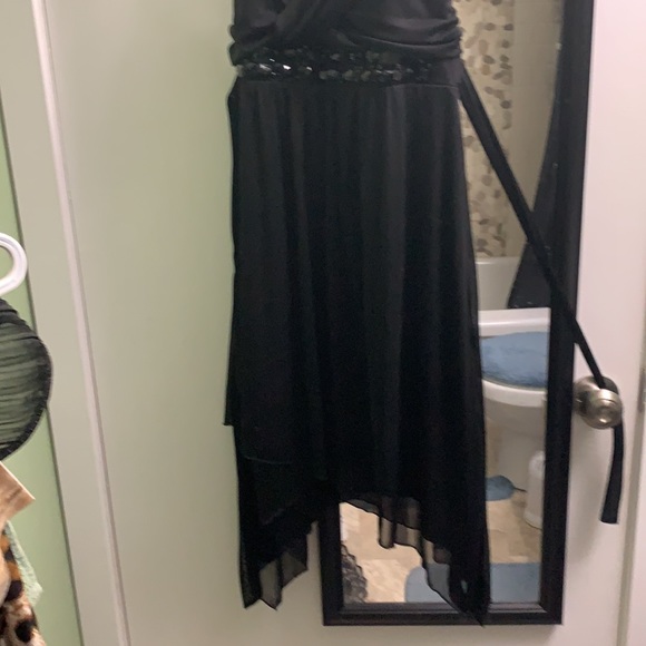 Black dress - Picture 2 of 4